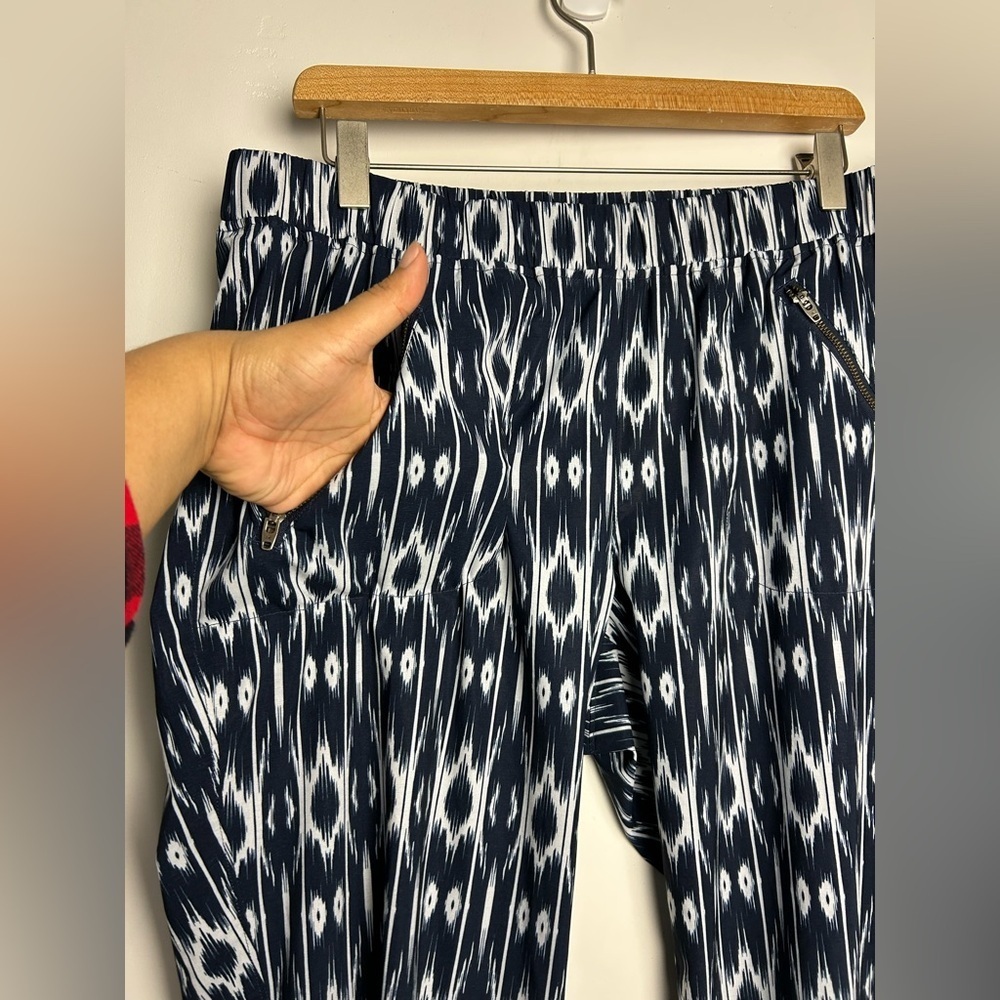 Athleta Joggers Pants Ikat Navy-White Patterned Outdoor Size 14 Comfortable - Picture 5 of 12